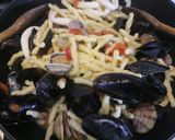 A picture of step 4 of Strozzapreti ai frutti di mare.