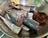 Foto langkah ke 1 dari resep Ikan salem kuah asam segar.