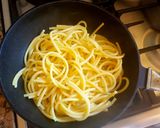 Foto del paso 5 de la receta: Espaguetis con queso pecorino, gouda, pimienta