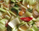 Foto langkah ke 2 dari resep Tumis Tauge Pokcoy Pedas.