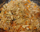 Foto del paso 5 de la receta: Fideos de arroz chinos con mejillones y surimi