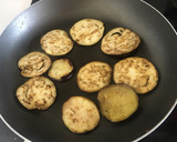 Foto del paso 3 de la receta: Berenjenas al ajillo 🍆🥰