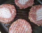 Foto del paso 2 de la receta: Hamburguesas en colchón de Rigatti al orégano a caballo