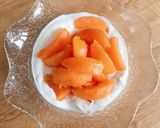 Hình bước làm 2 của món 💚 Sữa Chua & Mơ Ngọt (Apricot) - Bữa Sáng Lành Mạnh