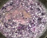 Foto del passaggio 5 della ricetta Risotto con cavolo viola, gorgonzola e noci
