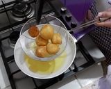 Foto langkah ke 3 dari resep Greek Donuts. Lukumades. 3 bahan.