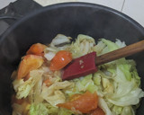 運動後的宵夜~~蒜苗蕃茄鮪魚蔬菜湯的食譜步驟4照片