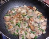 Foto del passaggio 2 della ricetta Patate, funghi misti e parmigiano filante