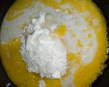 A picture of step 1 of Whip cream popcorn.