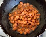 A picture of step 1 of Spicy Fava Beans with burger bun.