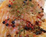 Foto del passaggio 2 della ricetta Tagliolini al salmone con pomodorini