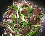รูปขั้นตอนการทำที่ 6 ของ ผัดเลือดหมูใส่ต้นหอม#เย็นนี้ผอมแน่