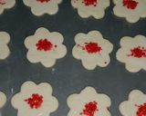 A picture of step 4 of Floral puffs.