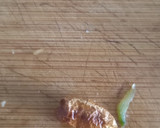 Foto del paso 3 de la receta: Ensalada templada de espinacas, gulas al ajillo y rulo de cabra