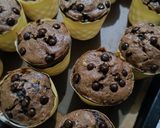 Foto langkah ke 8 dari resep Choco Banana Muffin.