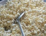 Foto langkah ke 3 dari resep Popcorn mentega made home.