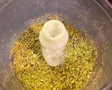 Csokoládés pisztáciás torta ír krémlikőrrel recept fázis 4 fotója