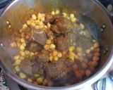 Foto del paso 4 de la receta: Brazuelo de ternera con garbanzos en salsa de ras el hanout