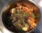 Une image de l'étape 3 de Bouillon de crevettes au laurier,algues et pak choï (recette anti gaspi).