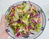 Hình bước làm 5 của món Salad rau củ mix xúc xích