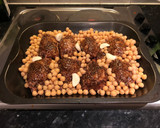A picture of step 4 of Easy Za’atar Chicken with Chickpeas.