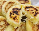 Foto del paso 7 de la receta: 🥔🧀 Llapingachos 🧀 Tortillitas de papa rellenas de queso, a la sartén 🧀🥔