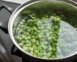 Foto del paso 1 de la receta: Guisantes salteados con Sajonia
