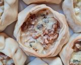 Foto del paso 3 de la receta: Canastitas de queso azul, apio y nuez 😋