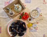 A picture of step 1 of Cannellini Bean and Mussel Soup.