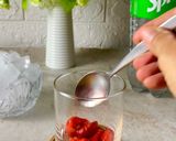 Foto langkah ke 2 dari resep Strawberry Mojito.