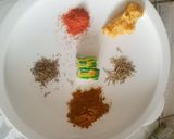A picture of step 3 of Chicken gravy sauce.
