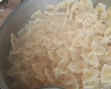 Foto langkah ke 2 dari resep Tuna Tomate Farfalle Pasta.
