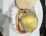 Foto del paso 3 de la receta: Hamburguesa de ternera con huevos de codorniz