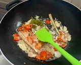 Foto langkah ke 2 dari resep Tumis daun singkong pedas.