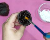 A picture of step 8 of Chocolate flowers.
