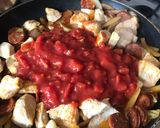A picture of step 4 of Chicken and chorizo.