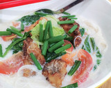 Foto langkah ke 4 dari resep Fish Soup Bee Hoon (Sup Ikan Bihun).
