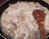 Foto langkah ke 6 dari resep Chicken Stroganoff.