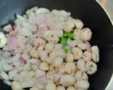 A picture of step 1 of Makhana Dum pulao.
