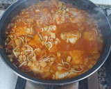 Foto del paso 3 de la receta: Merluza con gulas