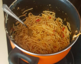 Foto del paso 3 de la receta: Espaguetis de atún con huevo frito