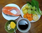 Hình bước làm 1 của món Cá hồi sốt Teriyaki & rau củ luộc