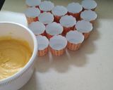 Foto langkah ke 7 dari resep Pumpkin Cupcake with Cream Cheese Frosting.