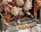 Gambar langkah 2 resipi Tomyam Putih Seafood.
