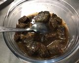 Une image de l'étape 2 de Bœuf mariné sauté aux épices créoles et pommes grenailles.