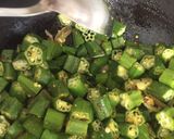 A picture of step 4 of Okra Kadhi.