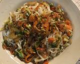 Foto del paso 5 de la receta: Wok de seitán y fideos de arroz