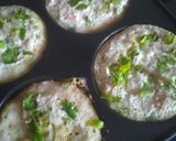 रवा मिनी उत्तपम(rawa mini uttapam recipe in hindi) रेसिपी चरण 3 फोटो