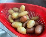 Une image de l'étape 3 de Salade de pommes de terre, chou blanc, oignon rouge et feta.