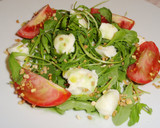 Foto del paso 6 de la receta: Ensalada de rúcula y tomate con queso mozzarella